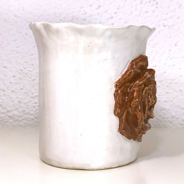 Becher/Vase mit Blume  ❄